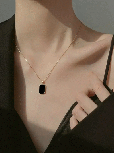 Black shell unisex Pendent